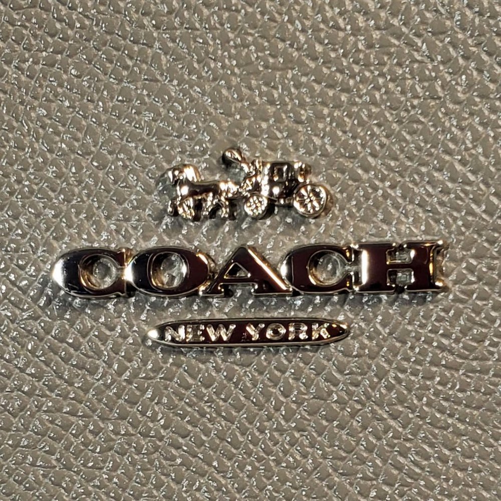 Coach-crossgrain Brook mini, carry all hand bag, like new. w/crossbody strap - Picture 2 of 14